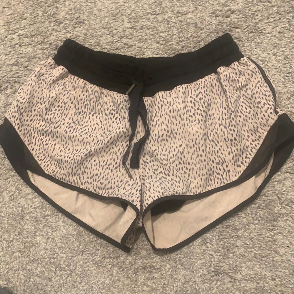 Dotted lulu lemon shorts!